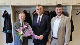 Gölcük Belediye Başkanı Ali Yıldırım Sezer, Gölcük Adliyesi’nde avukatları ziyaret ederek 5 Nisan Avukatlar Günü’nü kutladı