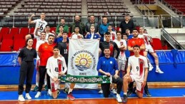 Gölcük Belediyespor Genç Erkekler Voleybol Ekibi, Bolu’da düzenlenen Türkiye çeyrek final maçlarında yarı finallere yükseldi.