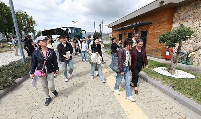Güney Kore’nin Sancheong-Gun kentinin belediye çalışanları Efes Tarlası Ömür Köyü’nü ziyaret etti