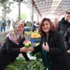 Hasret Çerçioğlu, Sultanhisar Belediye Başkanı Osman Yıldırımkaya ile birlikte Cet Tohumlarından üretilen fidelerin Atça’da dağıtımını yaptı