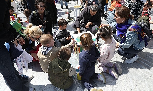 İstanbul Büyükşehir Belediyesi Kent Tiyatroları’nın 38.’sini düzenlediği “Çocuk Şenliği,” ve atölyelerle başladı.