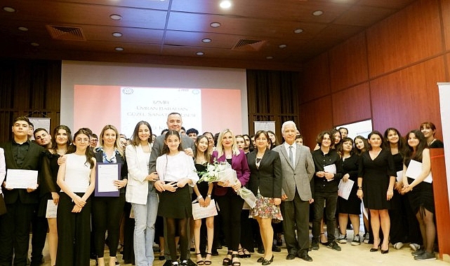 İzmir Ümran Baradan Hoş Sanatlar Lisesi öğrencilerinden “Solo Konser”