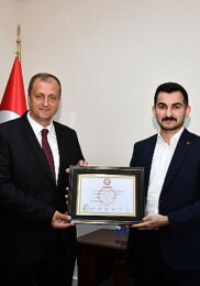 İznik Belediye Başkanı Kağan Mehmet Usta ve Belediye Meclis Üyeleri mazbatalarını düzenlenen merasimle aldılar
