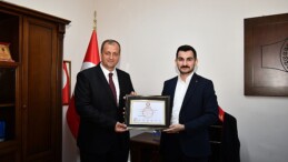 İznik Belediye Başkanı Kağan Mehmet Usta ve Belediye Meclis Üyeleri mazbatalarını düzenlenen merasimle aldılar