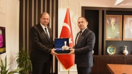 İznik Belediye Başkanı Kağan Mehmet Usta vilayet genelindeki resmi kurumlara ziyaret gerçekleştirdi.