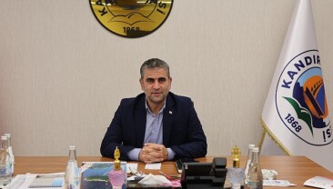 Kandıra Belediye Başkanı Adnan Turan Kadir Gecesi münasebetiyle bir ileti yayımlayarak Kandıra halkının ve İslam aleminin mübarek gecesini tebrik etti