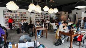 Karşıyaka Belediyesi’nden Kütüphane Haftası’na özel söyleşi