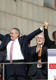 Keçiören Belediye Lideri Dr. Mesut Özarslan, Yüksek Seçim Heyeti Ankara Vilayet ve Merkez İlçe Seçim Konseyi’nden mazbatasını aldı