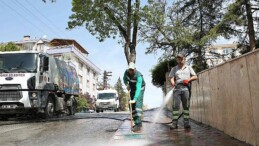 Keçiören Belediyesi tarafından ilçedeki 51 mahallede gerçekleştirilen bahar paklığı sürat kesmeden devam ediyor