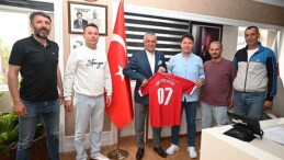 Kemer Ayyıldız Masterler’den Lider Topaloğlu’na ziyaret