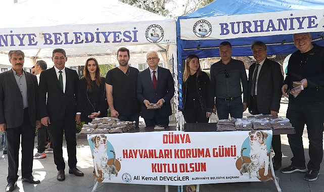 Lider Deveciler Dünya Sokak Hayvanları Gününü Hayvanseverler İle Kutladı