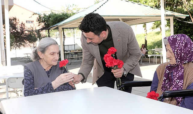 Lider Önal, bayramın birinci gününde ilçe sakinleriyle buluştu