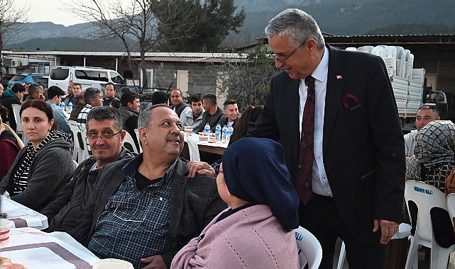 Lider Topaloğlu’ndan belediye çalışanına iftar yemeği