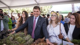 Lider Tugay, Alaçatı Ot Şenliği’nin açılışını yaptı