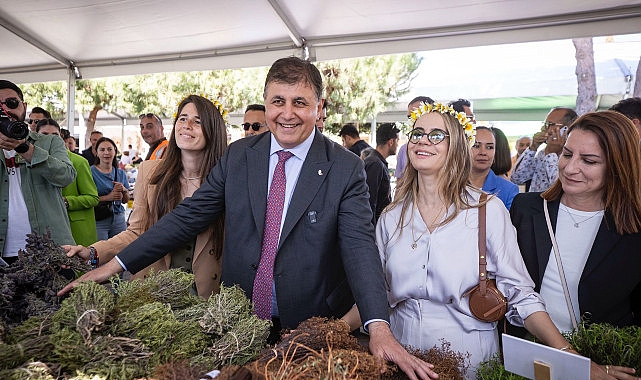 Lider Tugay, Alaçatı Ot Şenliği’nin açılışını yaptı