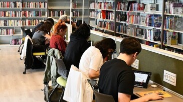 Lüleburgaz Belediyesi’nin Halide Edip Adıvar Kütüphanesi’ne ağır ilgi