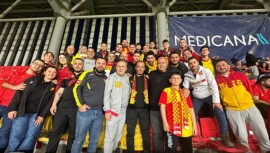 Menderes Belediye Başkanı İlkay Çiçek, Erzurum müsabakasında Göztepe’yi yalnız bırakmadı, maçı taraftarlarla birlikte izledi