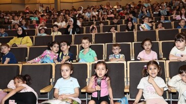 Minikler eleştirel bakış açısı kazanıyor