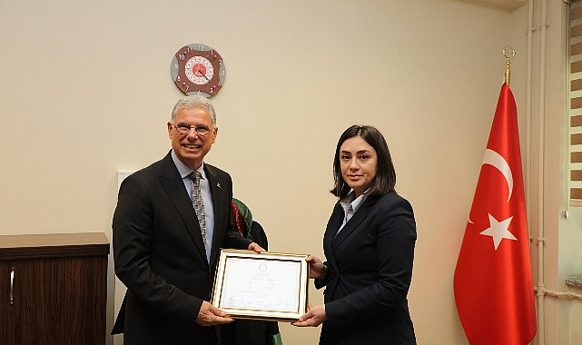 Mudanya Belediye Başkanı Deniz Dalgıç, mazbatasının akabinde Mudanya Belediyesi Yıldıztepe Yerleşkesi bahçesinde düzenlenen merasimle, vazifesi devraldı