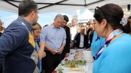 Mudanya Belediyesi Turizm Haftası aktiflikleri kapsamında Girit yemekleri ve lezzetleri Mütareke Meydanı’nda düzenlenen “Girit Mutfağı Lezzet Şöleni” etkinliğinde tanıtıldı