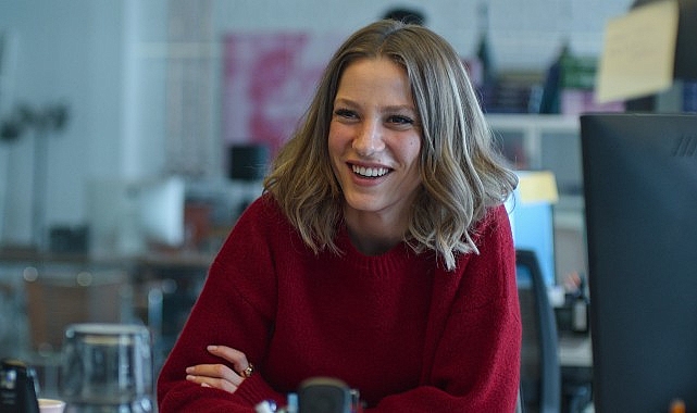 Netflix, Serenay Sarıkaya’ya Eşsiz Bir Takımın Eşlik Ettiği Ece Yörenç İmzalı Kimler Geldi Kimler Geçti’nin Fragmanını Paylaştı