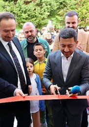 Nevşehir Belediye Başkanı Rasim Arı, 2000 Meskenler Mahallesi’nde hizmet vermeye başlayan bir kafeteryanın açılışına katıldı.