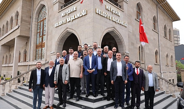 Nevşehir Belediye Başkanı Rasim Arı, 31 Mart Mahalli Yönetimler Seçimleri’nin akabinde vazifelerini sürdüren ve yeni seçilen muhtarlarla bir ortaya geldi