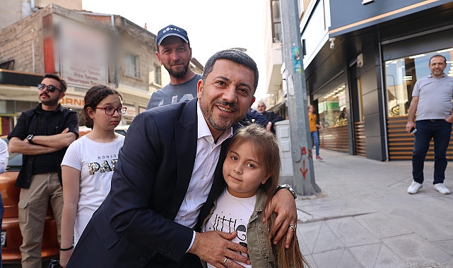 Nevşehir Belediye Başkanı Rasim Arı, Belediye Caddesi’nde esnaf ziyaretlerinde bulundu, vatandaşlarla bir ortaya geldi