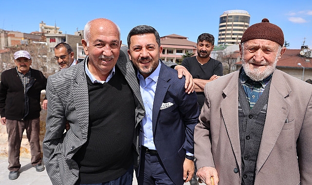 Nevşehir Belediye Başkanı Rasim Arı, Kurşunlu Camii’nde kıldığı Cuma namazının akabinde vatandaşlarla bir ortaya geldi