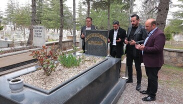Nevşehir Belediye Başkanı Rasim Arı, Ramazan Bayramı öncesinde merhum belediye liderlerinin ve Abdullah Çatlı’nın kabrini ziyaret etti