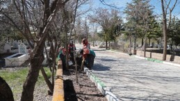 Nevşehir Belediyesi takımları, Ramazan Bayramı öncesi Taşlıbel ve Kaldırım Mezarlıklarında paklık ve bakım çalışması gerçekleştirdi