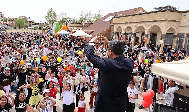 Nevşehir Belediyesi tarafından düzenlenen 23 Nisan Çocuk Şenliği büyük ilgi gördü