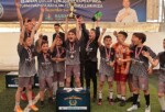 Nevşehir Belediyesi tarafından düzenlenen İlkokullar Ortası 23 Nisan Halı Saha Futbol Turnuvası’nda şampiyon Necip Fazıl Kısakürek İlkokulu oldu