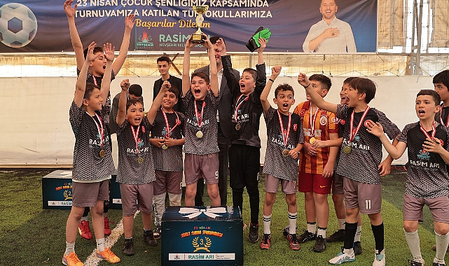 Nevşehir Belediyesi tarafından düzenlenen İlkokullar Ortası 23 Nisan Halı Saha Futbol Turnuvası’nda şampiyon Necip Fazıl Kısakürek İlkokulu oldu