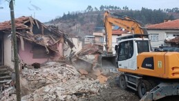 Osmangazi’de metruk bina yıkımları sürat kazandı