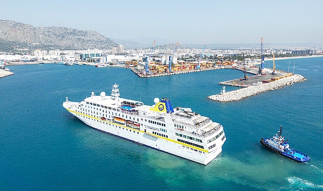 QTerminals Antalya Limanı, yılın birinci kruvaziyer gemisi olan Hamburg’u ağırladı