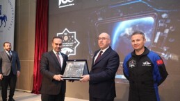 Sanayi ve Teknoloji Bakanı Mehmet Fatih Kacır ve Türkiye Ulusal Uzay Programı Kapsamında Uzaya gönderilen birinci Türk Astronot Alper Gezeravcı DEÜ’lü Gençlerle Bir Ortaya Geldi