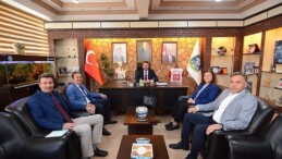 Sandıklı İlçe Ulusal Eğitim Müdürü Hüseyin Eroğlu ve beraberindeki heyet, Belediye Liderimiz Adnan Öztaş’a güzel olsun ziyaretinde bulundu