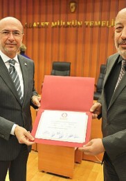 Selçuklu Belediye Başkanı Ahmet Pekyatırmacı mazbatasını aldı