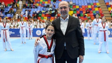 Selçuklu Belediye Başkanı Ahmet Pekyatırmacı, Selçuklu Belediyespor Kulübü’nde Tekvando branşında eğitim gören sportmenlerin jenerasyon heyecanına ortak oldu