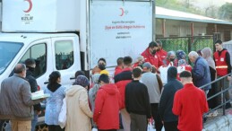 Türk Kızılay İzmir Vilayet Merkezi Günlük 2000 Bireye İftar Veriyor