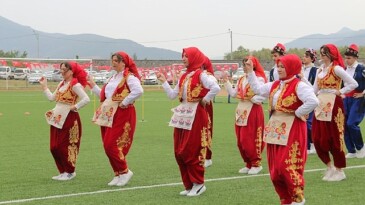 19 Mayıs Atatürk’ü Anma Gençlik ve Spor Bayramı sebebiyle İznik İlçe Stadyumunda kutlama merasimi gerçekleştirildi