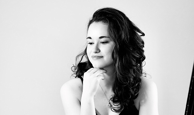 Akbank Sanat’ta Irmak Özzengin İle “Klasikten Caza”