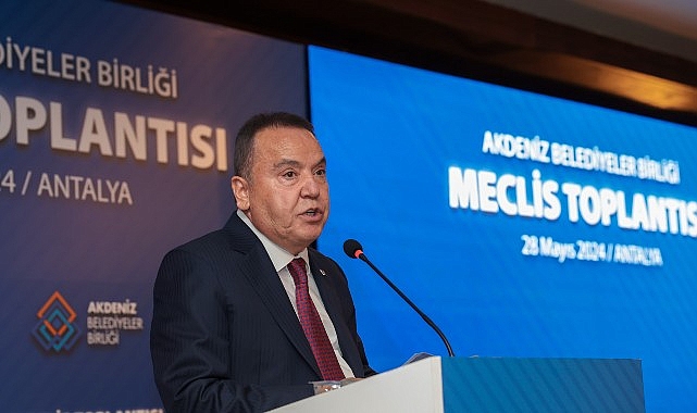 Antalya Büyükşehir Belediye Lideri Muhittin Böcek, Akdeniz Belediyeler Birliği Başkanlığı’na seçildi