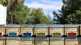 Antalya Büyükşehir Belediyesi’nin arı üreticilerine kovan dayanağı sürüyor