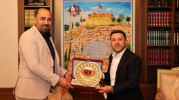 aymaklı Belediye Başkanı Harun Çekiç, Nevşehir Belediye Lideri Rasim Arı’yı ziyaret ederek yeni misyonundan ötürü tebrik etti