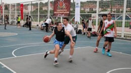 Basketbolcular Gaziemir’de kıyasıya yarıştı