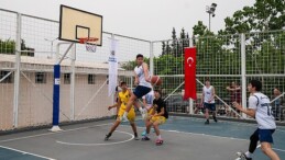 Basketbolcular Gaziemir’de kıyasıya yarıştı