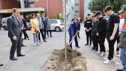 Bayrampaşa’daki okullarda bahar paklığı ve bakım çalışması