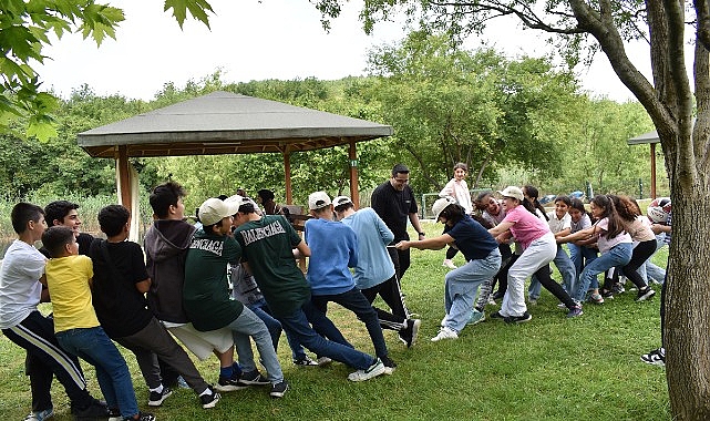 Bilgi Konutu Öğrencileri Yılın Yorgunluğunu Klâsik Piknik Aktifliğiyle Attılar